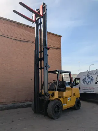 Carretilla Caterpillar DP45K, año 2009