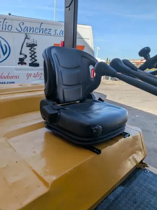 Carretilla Caterpillar DP45K, año 2009