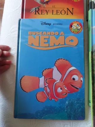 Conjunto 8 libros Disney. Regalo estantería Mickey