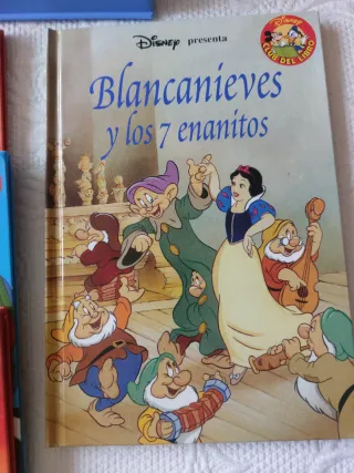 Conjunto 8 libros Disney. Regalo estantería Mickey