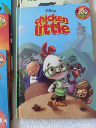 Conjunto 8 libros Disney. Regalo estantería Mickey