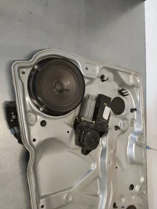 ELEVALUNAS DELANTERO DERECHO SKODA SUPERB