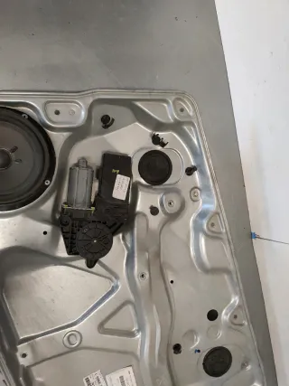 ELEVALUNAS DELANTERO DERECHO SKODA SUPERB