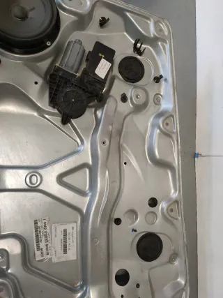 ELEVALUNAS DELANTERO DERECHO SKODA SUPERB