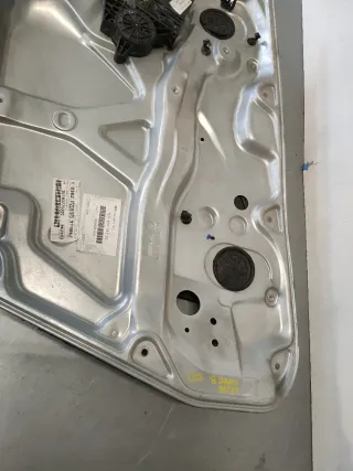 ELEVALUNAS DELANTERO DERECHO SKODA SUPERB