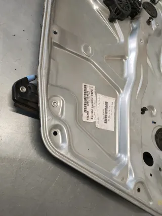 ELEVALUNAS DELANTERO DERECHO SKODA SUPERB