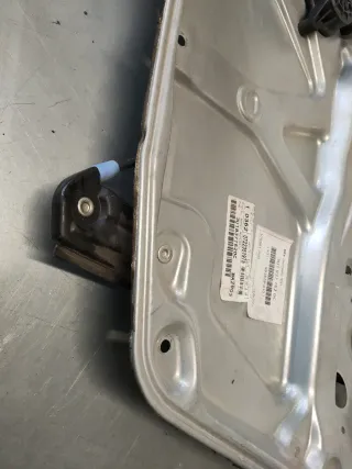 ELEVALUNAS DELANTERO DERECHO SKODA SUPERB