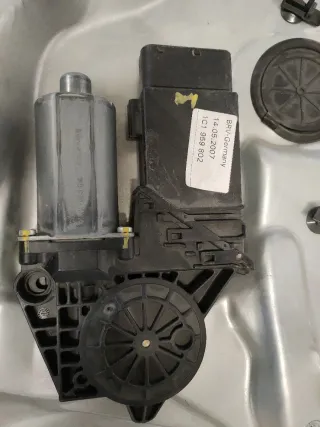 ELEVALUNAS DELANTERO DERECHO SKODA SUPERB