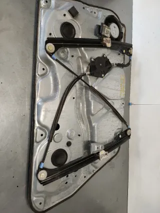 ELEVALUNAS DELANTERO DERECHO SKODA SUPERB