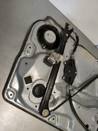 ELEVALUNAS DELANTERO DERECHO SKODA SUPERB