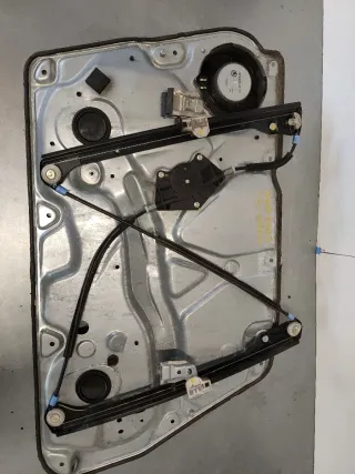 ELEVALUNAS DELANTERO DERECHO SKODA SUPERB