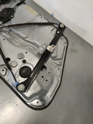 ELEVALUNAS DELANTERO DERECHO SKODA SUPERB