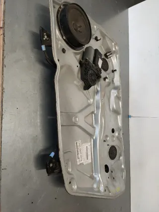 ELEVALUNAS DELANTERO DERECHO SKODA SUPERB