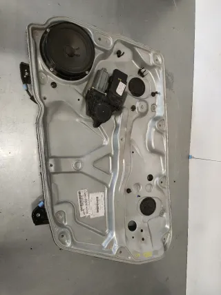 ELEVALUNAS DELANTERO DERECHO SKODA SUPERB