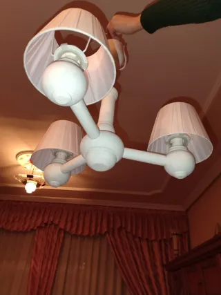 Lámpara de techo blanca