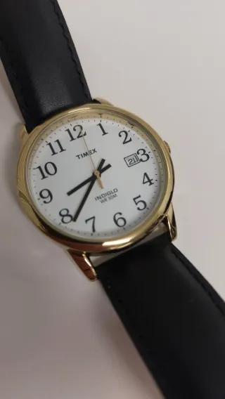 Reloj Timex nuevo, blanco y dorado, correa de piel