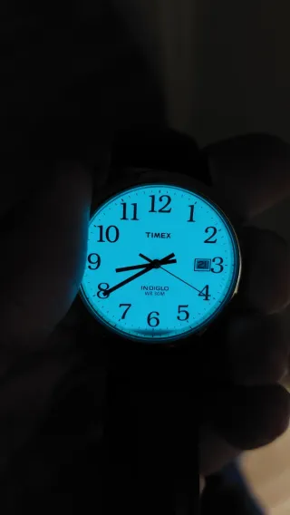 Reloj Timex nuevo, blanco y dorado, correa de piel