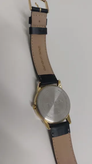 Reloj Timex nuevo, blanco y dorado, correa de piel