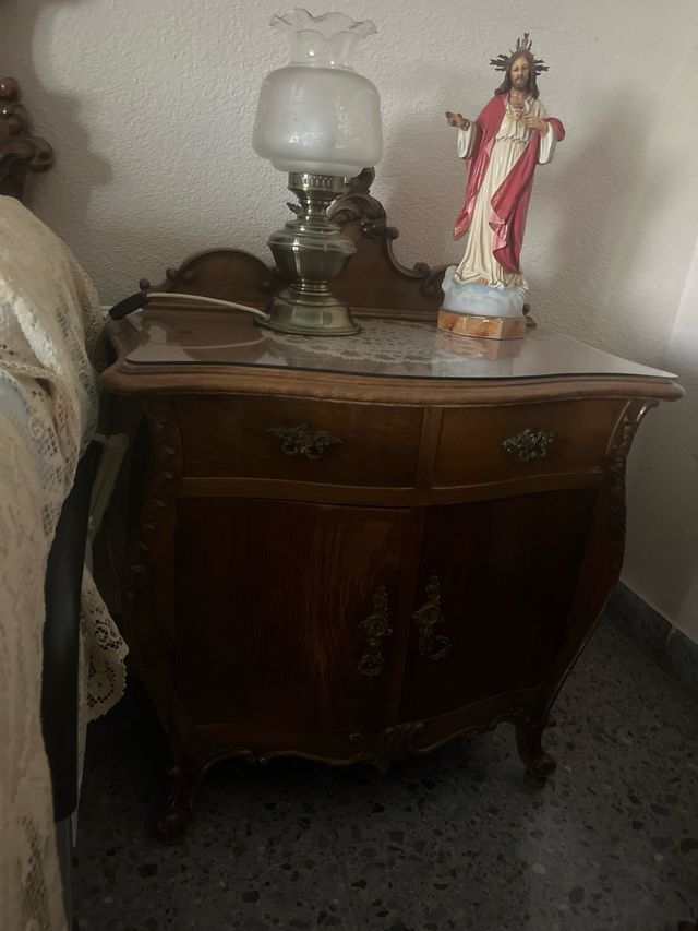 Mesitas de noche de madera y cristal