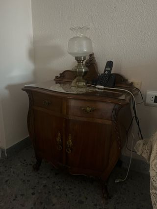 Mesitas de noche de madera y cristal