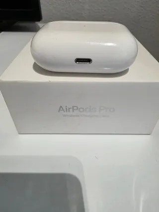 iPhone 14 + AirPods Pro