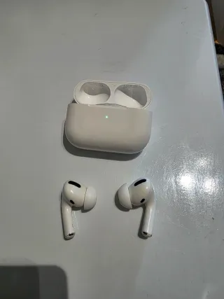 iPhone 14 + AirPods Pro