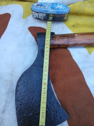 Hacha antigua catalana grande