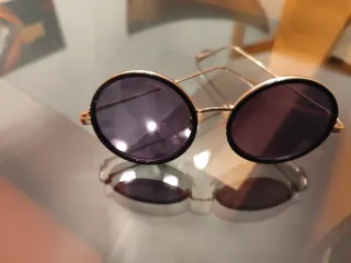 Óculos de Sol Redondos Dourados e Pretos