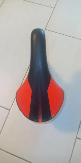 Sella Cube Rossa e Nera