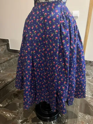 Falda fallera para bailar azul con flores rosas