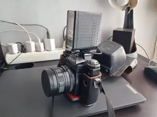 Cámara Zenit 11 con funda y flash