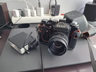 Cámara Zenit 11 con funda y flash