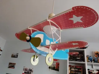 Lámpara infantil avión azul y rojo