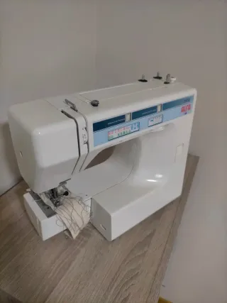 Máquina de coser Alfa 1412 con pedal