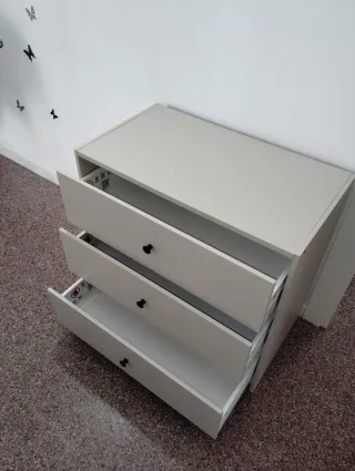 Cómoda de madera blanca ya montada