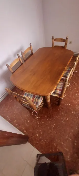 Mesa rústica con 6 sillas