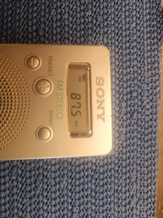 Sony Walkman SRF-M807 Plata con altavoz interno.