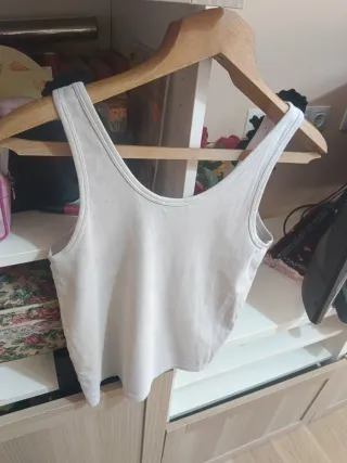 Camiseta Zara tirantes M flores negras