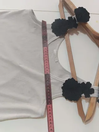 Camiseta Zara tirantes M flores negras