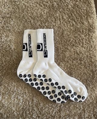 Meias antiderrapantes da TAPEDESIGN