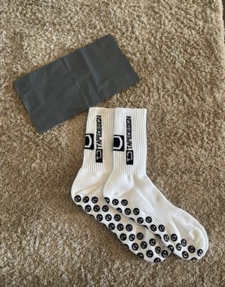 Meias antiderrapantes da TAPEDESIGN