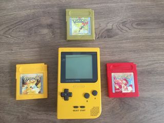 Game Boy Pocket Gialla + 3 Giochi Pokémon