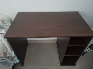 Mesa de escritorio de madera