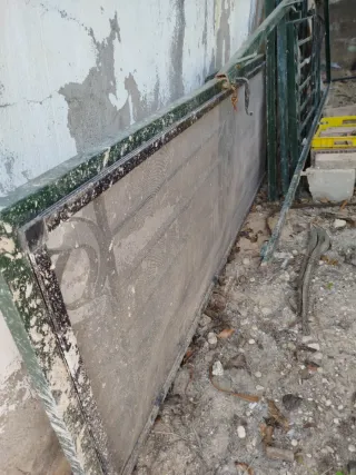 Puertas y rejas de ventanas de hierro