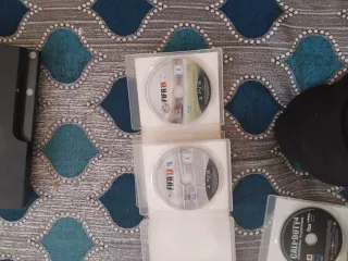 Consola PS3 con mando y 3 juegos