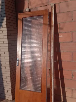 Puerta de cristal con marco