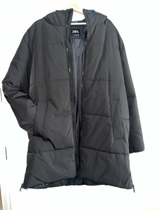 Abrigo plumífero largo hombre Zara negro
