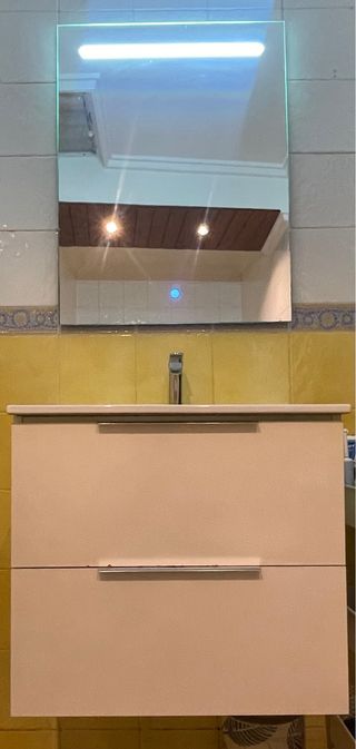 Mueble de baño con espejo