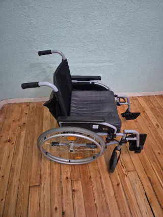 Silla de ruedas multiusos