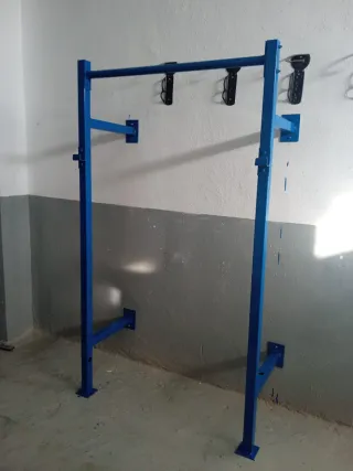 Barra sentadillas y dominadas azul negociable